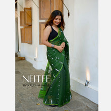 Load image into Gallery viewer, BOTTLE GREEN WITH SILVER ZARI BENGAL COTTON SAREE BCA24-6 - NEITEE
