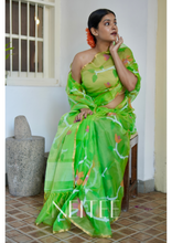 Load image into Gallery viewer, PARROT GREEN PURE MUSLIN JAMDANI SAREE JSJ24-4 - NEITEE
