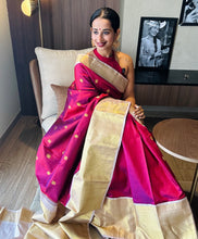 Load image into Gallery viewer, BLOOD MAROON AND OFFWHITE KANCHIVARAM SAREE KS25-11 - NEITEE
