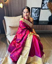 Load image into Gallery viewer, BLOOD MAROON AND OFFWHITE KANCHIVARAM SAREE KS25-11 - NEITEE
